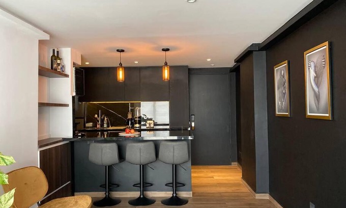Colonia Cuauhtemoc Apartment | Modern Black Loft: Guest Rated 9.8, Child Friendly Haven