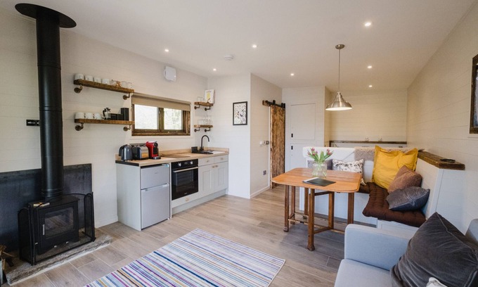 Marsden Cabin | Cozy Cabin at Black Moss: Perfect for Families and Pets