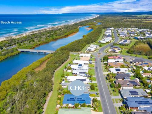 Pottsville House | Inviting Black Rock Beach House with Pool for Families