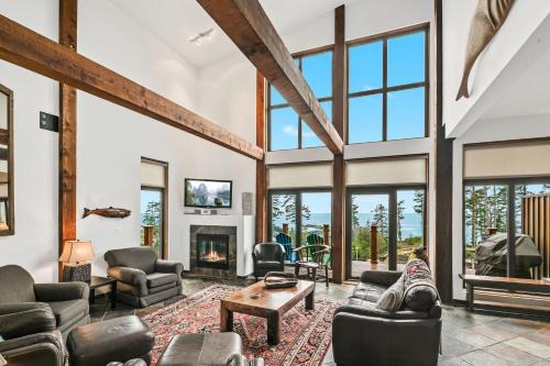 Ucluelet House | Oceanfront Retreat at Black Rock Ridge: Guest Rated 9.5/10