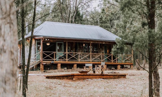 Budgee Budgee House | Romantic Bushland Escape at Black Springs - Pet Friendly Retreat