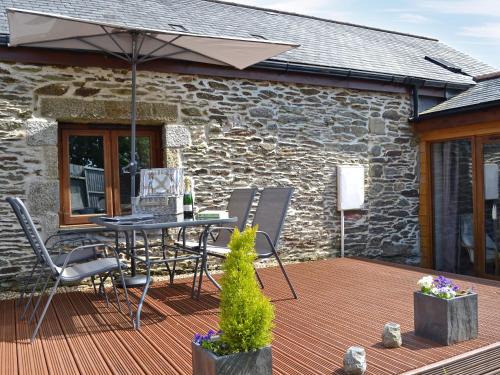 Maenporth House | Pet-Friendly Black Thorn Cottage: A 4-Star Getaway