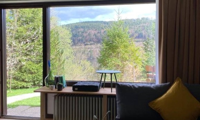 Hinterzarten Apartment | Blackbird Retreat: Lake View, Breakfast & Family-Friendly Stay