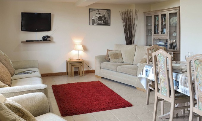 Flamborough Cottage | Guest Rated 10/10: Family-Friendly Oceanfront Retreat