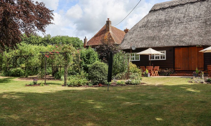Etchinghill Cottage | Family-Friendly BLACKBIRD COTTAGE with Garden in Lyminge
