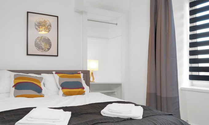 Glenisla Apartment | Ideal Blackie's Neuk for Uni Stays with Breakfast Included