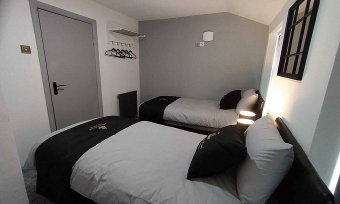 Blackpool Town Center Apartment | Indulge in BlackPearl Luxury Apartments for Your Family Retreat