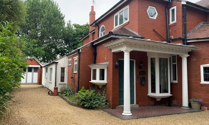 Blackpool House | Pet Friendly Retreat at Blackpool Abode - Southlands
