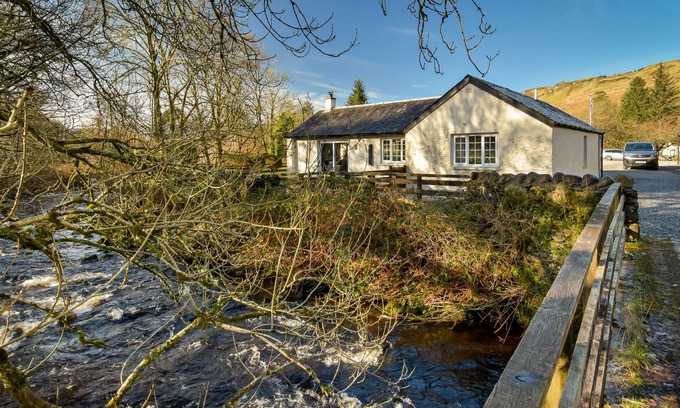 Slate Islands Cottage | Inviting Blacksmiths Cottage with Pool & Family-Friendly Perks