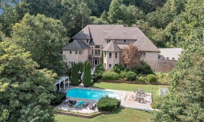 Wirtz House | Explore Blackwater Castle: Private Pool, Arcade & Hot Tub