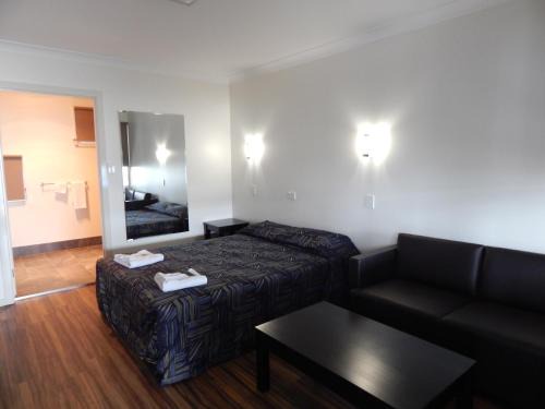 Blackwater Hotel | Comfortable Stay at Blackwater Hotel Motel with Pool Access