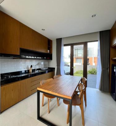 Kediri Villa | Relax at Blackwood Villa with Pool & Child-Friendly Amenities