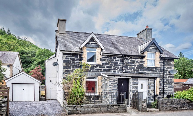 Gwynedd- Snowdonia Ski Chalet | Blaen Ddol