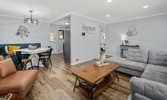 St. Louis House | Blair's South City House: Family-Friendly with Hot Tub