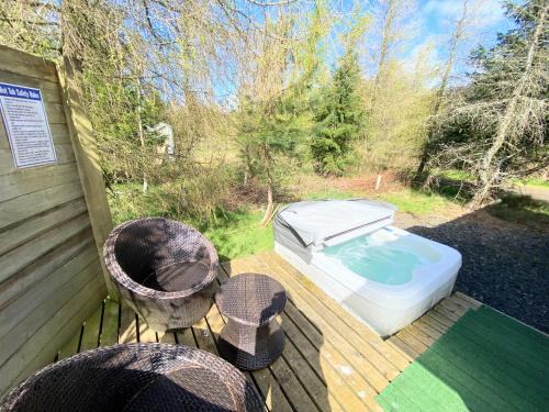 Kelty Cabin | Blair Tiny House with Private Hot Tub & Oceanfront Views