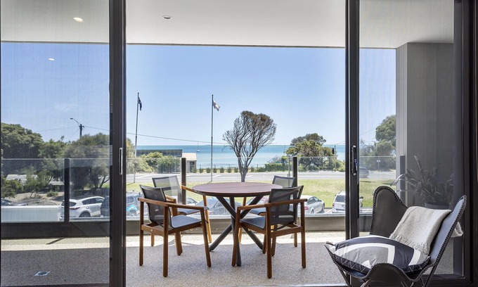 Blairgowrie Apartment | Newly Renovated Blairgowrie Apartment with Ocean Views