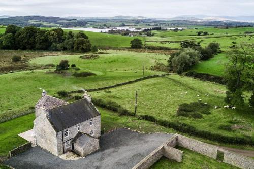 Castle Douglas House | Blairinnie: Family Haven with Pet-Friendly Amenities