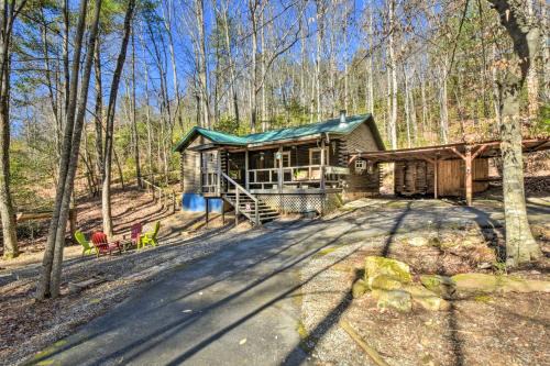 Blairsville House | Blairsville Cabin with Fire Pit – Ideal for Families & Pets