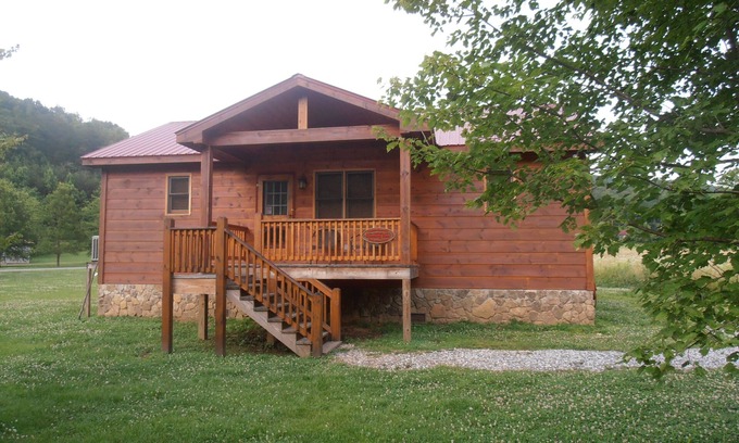 Blairsville Cabin | Explore Georgia Mountains: Family-Friendly Comfort Awaits