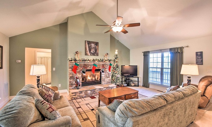 Blairsville House | Blairsville Home with Deck and Scenic Mountain Views
