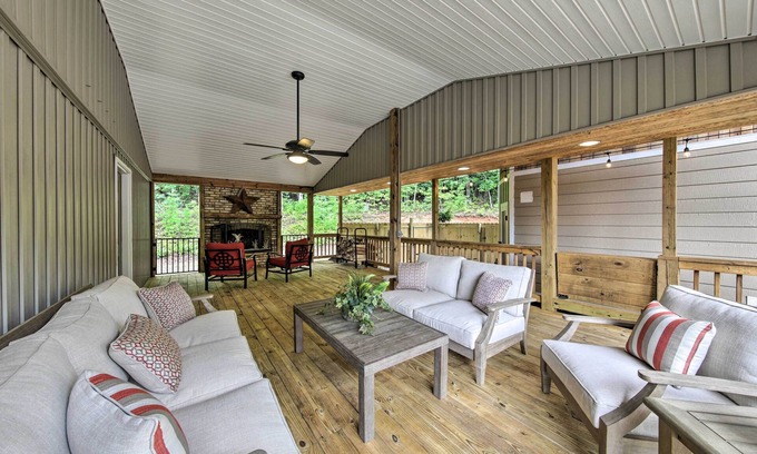 Blairsville House | Blairsville Tiny Home: Cozy Retreat with Covered Deck