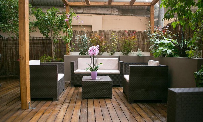 Sant Gervasi House | Blanc Guest House: Child-Friendly Retreat with Top Reviews
