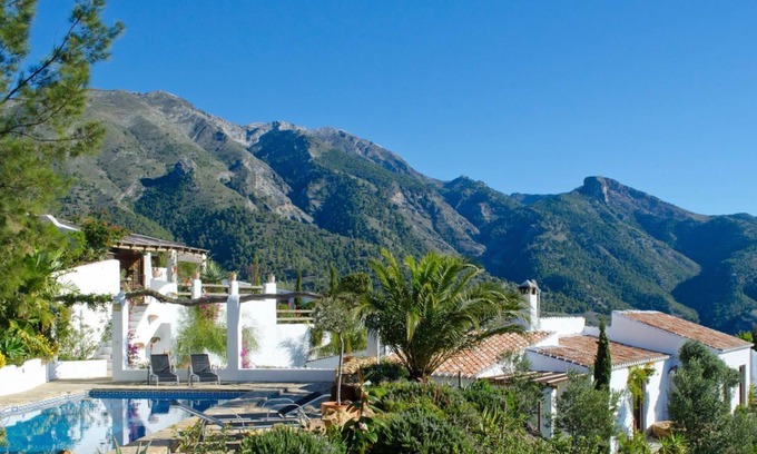Canillas de Aceituno Villa | Relaxing Blanco De Caza Villa - Three Bedrooms, Pool Access