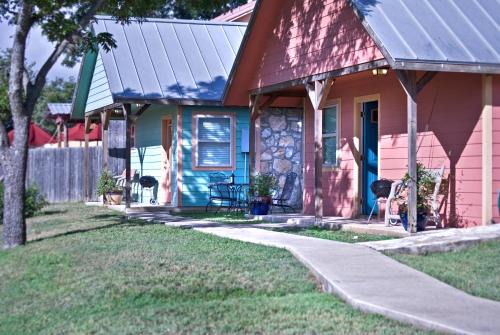 Blanco Hotel | Charming Blanco Riverside Cottages - Rated 9.1/10 & Family-Friendly
