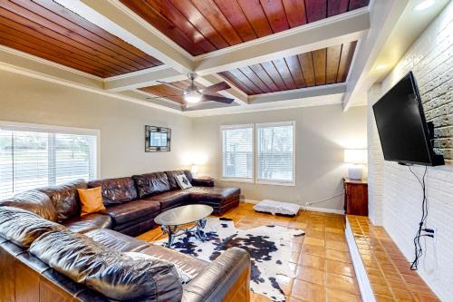 Bay Area House | Blanco's Bay: Family and Pet Friendly Retreat with 9.7/10 Rating