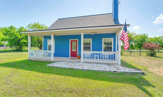 Blanco Cottage | Blanco's Blue Cottage Inn: Patio, Grill & Guest Rated 9.2