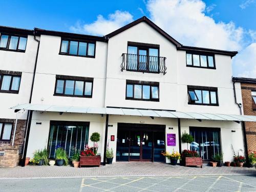 Port Talbot Hotel | Discover Blanco's Hotel: Family-Friendly with Great Amenities