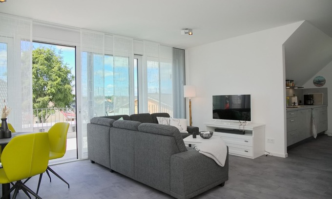 Groemitz Apartment | Top-Rated Oceanfront Retreat with Free Wi-Fi and Pet-Friendly