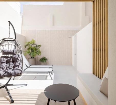 Ruzafa Hostel | Family-Friendly Stay at Blanq Ruzafa - 4-Star Comfort