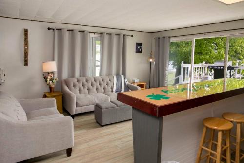 Hammondsport House | Breathtaking Blarney Bay on Waneta Lake: Family & Pet Friendly