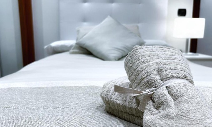 Deustuko San Pedro-Erribera Apartment | Modern Blas de Otero Apartment with WiFi & Family-Friendly Perks