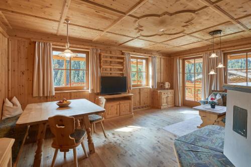 Racines Apartment | Experience Blasigsuite Blasighof: Rated 9.6, Family-Friendly Stay