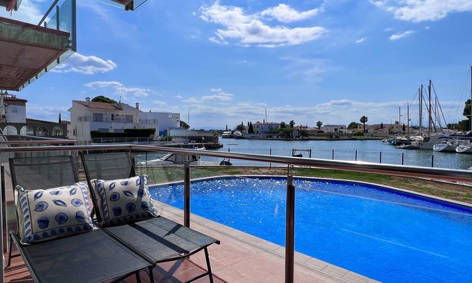 Santa Margarida Apartment | Experience Blau Apartamento: Canals & Sunset Views Await