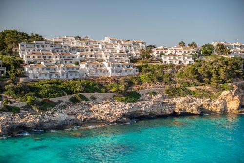 Cala Anguila-Cala Mendia Hotel | Blau Punta Reina: Family-Friendly Retreat with Ocean Views