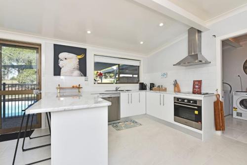 Pokolbin House | Blaxlands Homestead: Premier Stay by Hope Estate with Pool