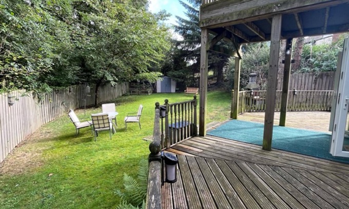 Blaydon on Tyne Apartment | Inviting 2 Bed Apartment with Hot Tub in Blaydon Burn