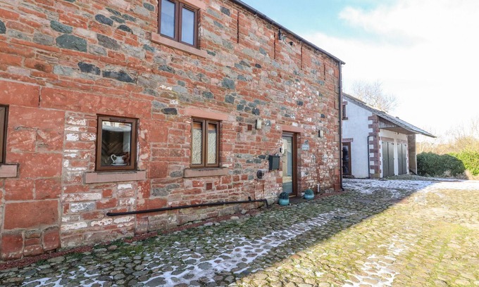 Newton Reigny Cottage | Pet-Friendly Blencathra Barn with Hot Tub in Penrith