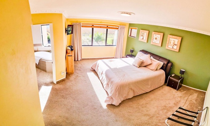 Blenheim House | Blenheim's best kept secret, Luxury B&B lodge - Champagne Room