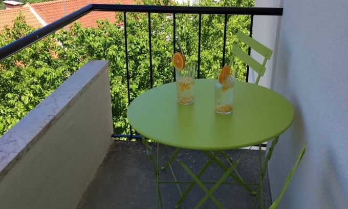 Tomar Apartment | Budget-Friendly Bleu Paradise with Kitchen & Chateau Views