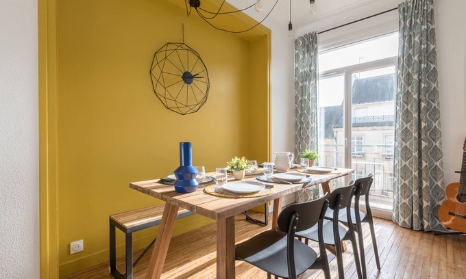 Saint-Nazaire Apartment | Bleu Toucan: Steps from the Beach with Oceanfront Views