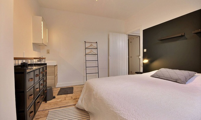 Saint-Laurent Apartment | Family-Friendly Blink 7 with Kitchen & Breakfast Included