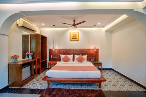 Arambol House | Inviting Seaside Divine: Oceanfront Stay Rated 9.4/10