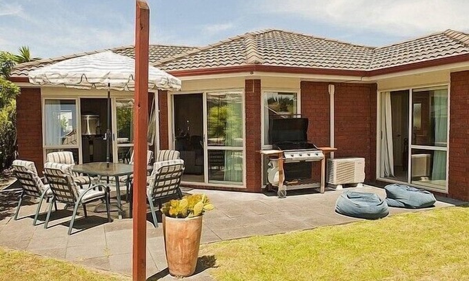 Whangamata Cottage | Beachfront Bliss - Whangamata Holiday Home with Ocean Views