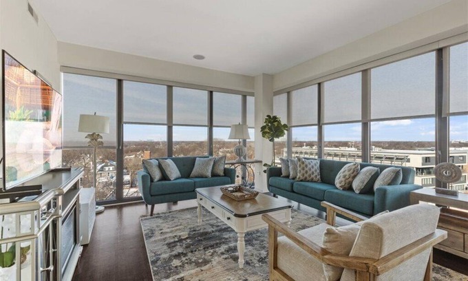 Evanston Apartment | Experience Bliss of Evanston: 180° Views & Premier Amenities