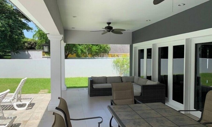 Golden Grove Villa | “Bliss”, Villa 12 Samaan Groven