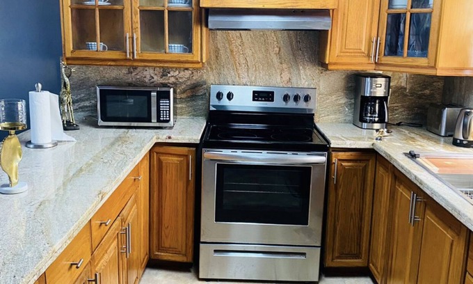 Molynes Gardens House | Comfort and Convenience at Blissett Apts: Your Ideal Stay